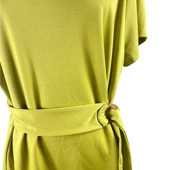 Massini Wasabi Green Short Sleeve Top with round buckle detail  Size 1X - Picture 2 of 5